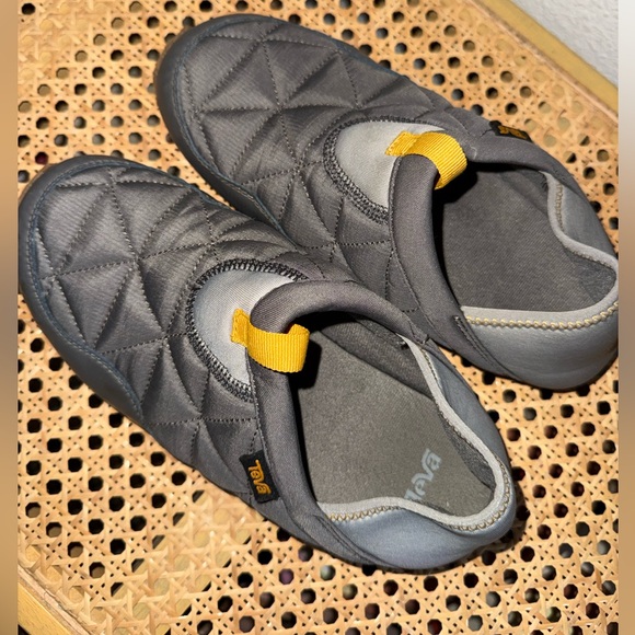 Tevas Quilted Kids Slippers - Picture 4 of 7